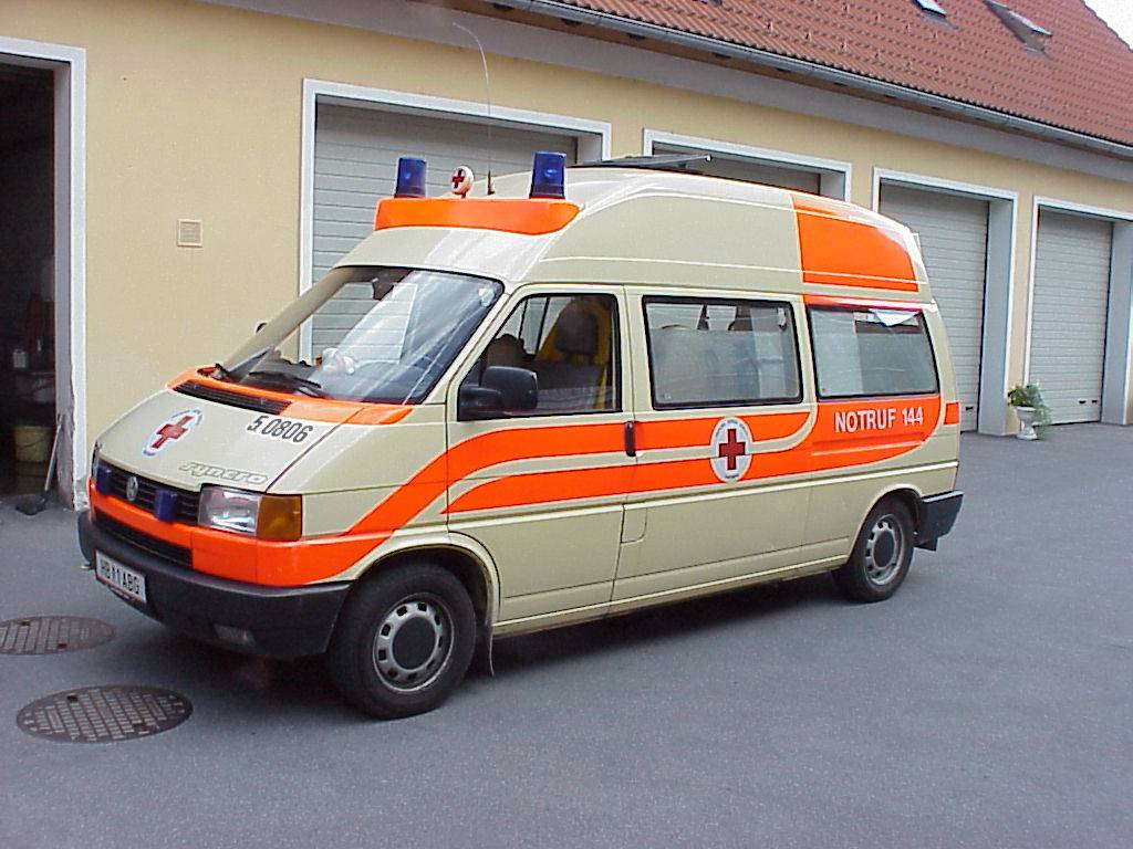 rettungsfahrzeug03